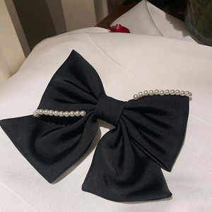 Black Bead Bow Clip 🌸