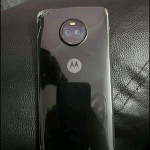 Moto X4