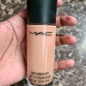 Mac Liquid Foundation NC35