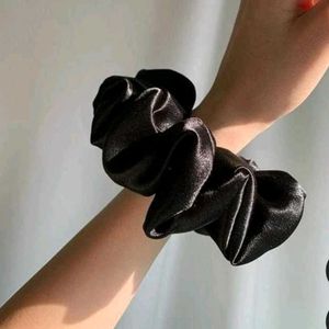 Giant Black ⚫️ Scrunchie 😍🙉❤️‍🔥