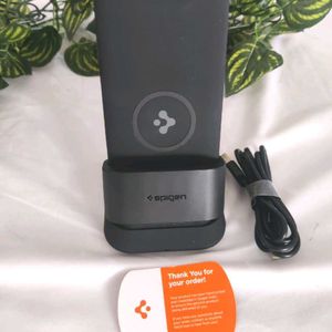 Spigen 3in1 10000mAh Wireless Power Bank