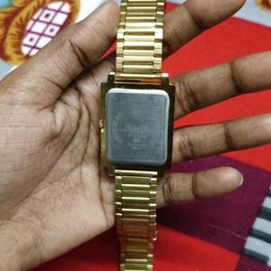 Sonata Men's Golden Chain Watch (Battery Needed)