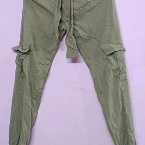 Korean Olive Pants 🍏