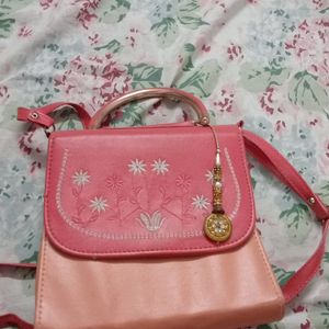 Can Be Used As A Slingbag Nd Handbag 💗