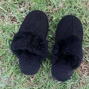 Black Sandal..bargain It Because I Will Change Price....Used Product... But Its Good Condition...... 100% Material Is Very Soft