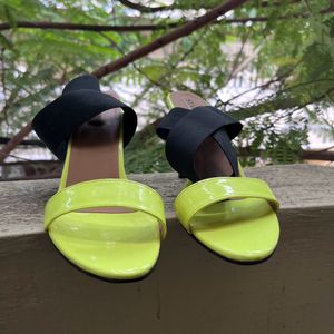 Stalk Pointed Heels With Straps Size 40