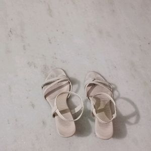 beige colour heels 👠