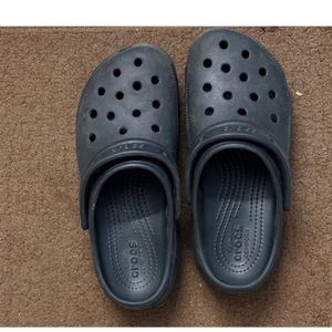 Classic Black Iconic Comfort Crocs- W7 Size