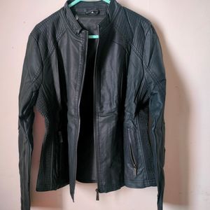 BLACK LEATHER JACKET