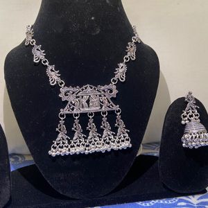 Art Necklace Set