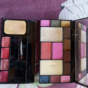 Lakme Skin Mousse & Eyeshadow Palette