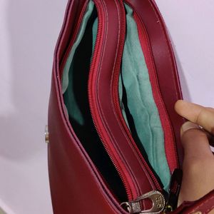 Adjustable sling handbag