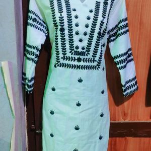 Very Prity White Kurti