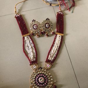 necklace set its new