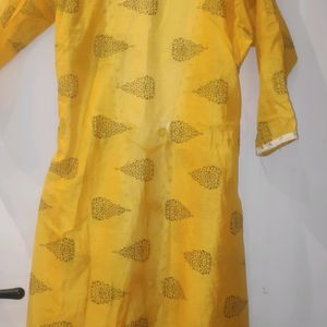 Beautiful Yellow shrug with white kurta | M