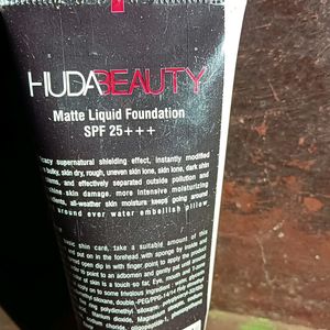 HUDA BEAUTY FOUNDATION