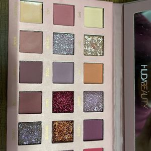 Huda Beauty Eyeshadow Palette