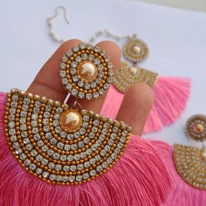 silk thread heavy earrings with maang tika