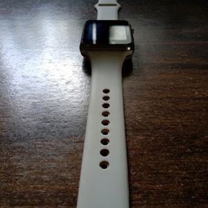 Smart looking White Smarwatch | Not Workin