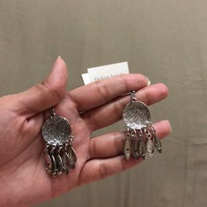 Earrings- Metal/Black