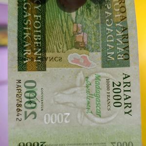 Madagascar 2000 Ariary Note💶Beautiful UNC , Rare