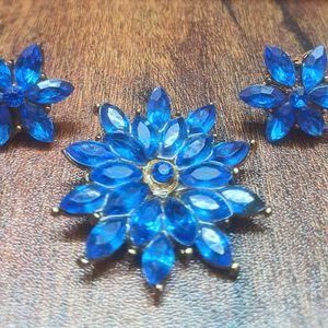 ✨️Price Drop✨️🆕️Blue Stone Stud and Pendent Set