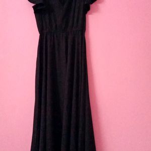 Price Dropped Get This Beautiful Slit Maxi @299