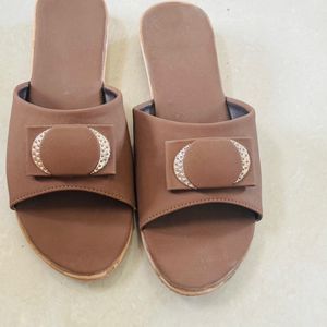 comfortable trendy brown flats