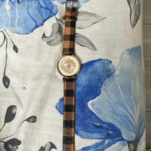 Vintage Floral Wristwatch with Checkered Strap