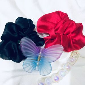 4 Pack Of Hair Clips 🖤