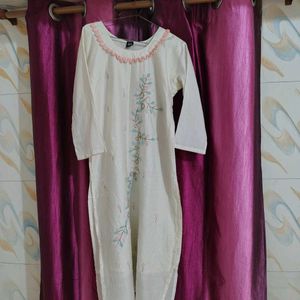 New White Floral Kurta Set With Pant