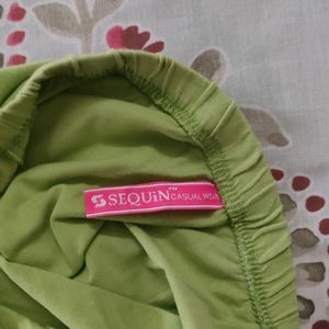 Green Leggings In Excellent Condition