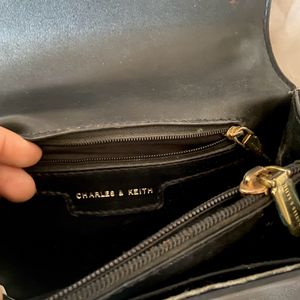 Charles & Keith Sling Bag 🖤