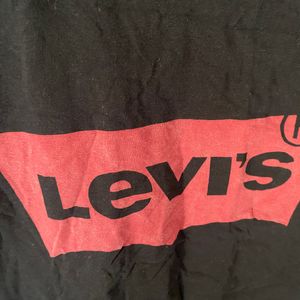 Levi’s T-shirt