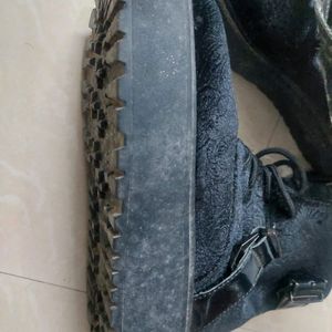 velvet boots used