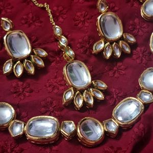 Sleek Kundan Choker Set