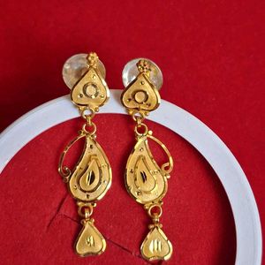 Beautiful New Earrings Gold