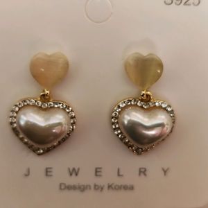 Classy Korean Pearl Drop Earrings.