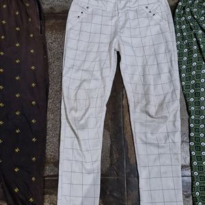 4 trouser with one free white leggings