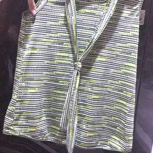 Amazing Sleeveless Top With A Tie Pattern