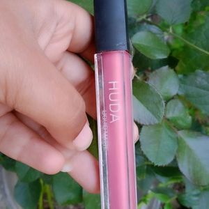 HUDA BEAUTY Matte Lipstick (Baby Pink💕)