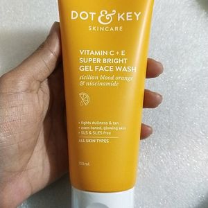 Dot&Key Vitamin C+E Super Bright Gel Face Wash