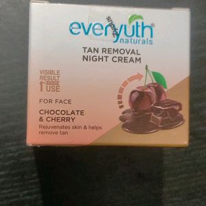 Everyuth Naturals Tan Removal Night Cream