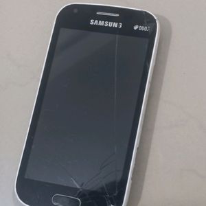 Samsung GT-S7562 phone