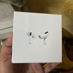 AIRPODS PRO GOOD AND NEW CONDITION UNSED