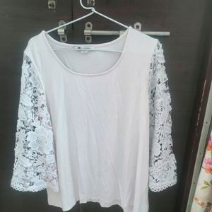 T-SHIRT for girls/women with beautiful sleeves