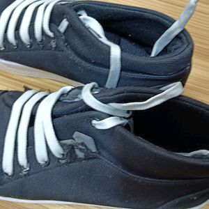 Sneakers Used Withflaws On Starps