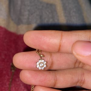 H&M Flower Diamond Pendant