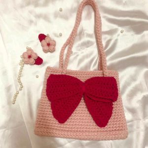 Pink Handbag With Matching Clips 🤩