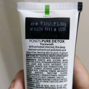 Pond's with Activated Charcoal Fashwash